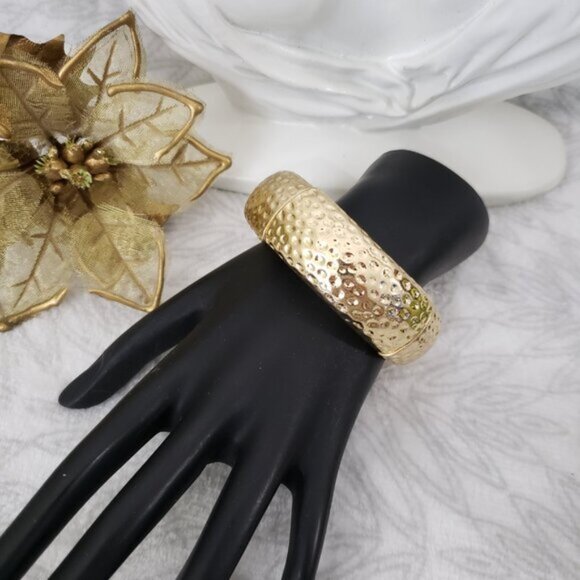 Jewelry Bundle Lot of 5 Green and Gold Tone Jewelry - Picture 7 of 12